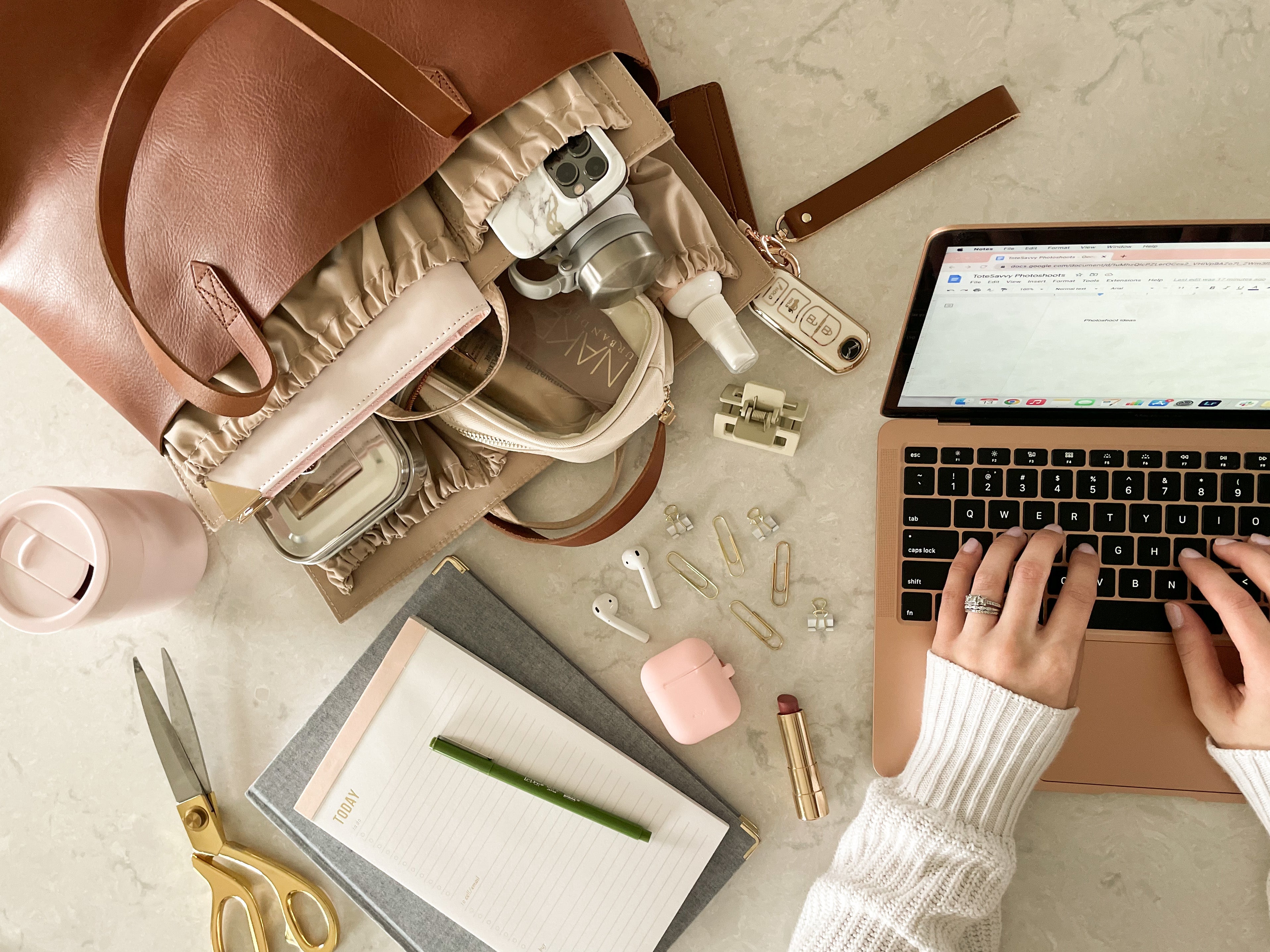 Deluxe Is the Ultimate Work Bag Organizer – ToteSavvy